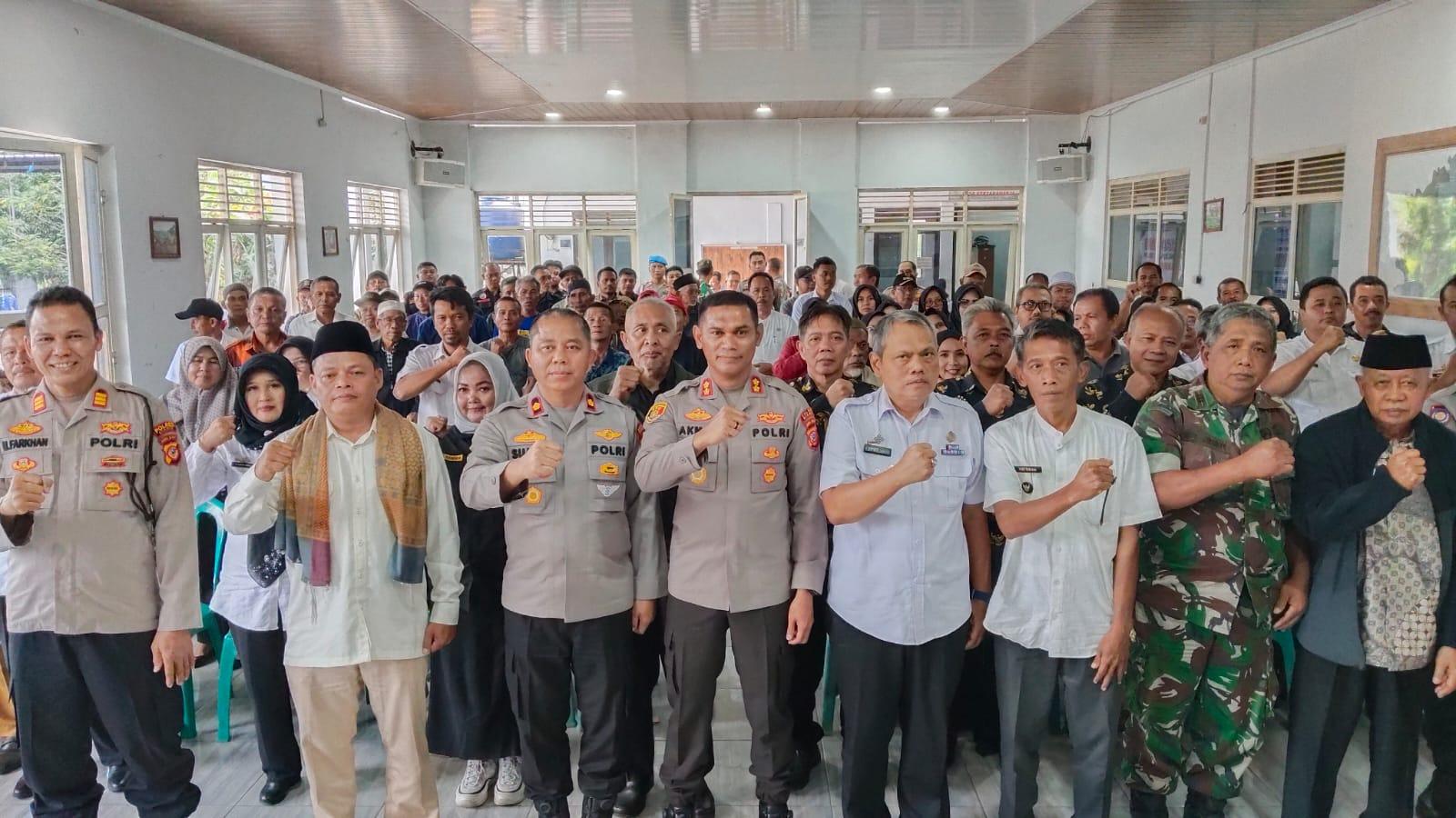 Polres Ciamis Gelar Ngariung Bareng, Bakti Sosial, dan Pengobatan Gratis di Panumbangan
