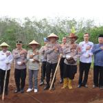 Polres Ciamis Tanam Jagung Serentak Bareng Petani, Dukung Ketahanan Pangan dan Indonesia Emas 2045