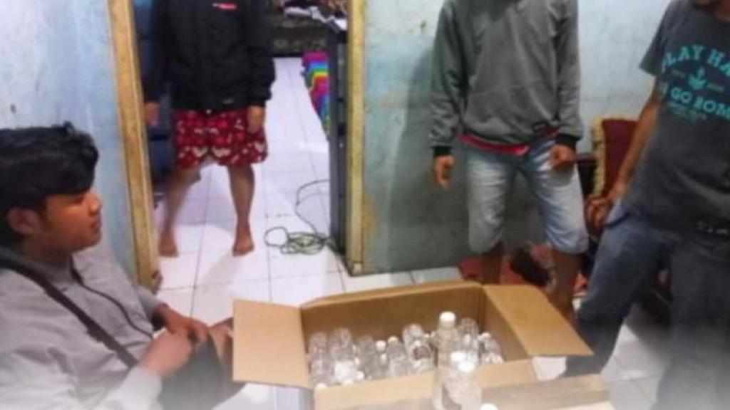 Polres Ciamis Ungkap Jaringan Peredaran Miras Oplosan via WhatsApp dan COD