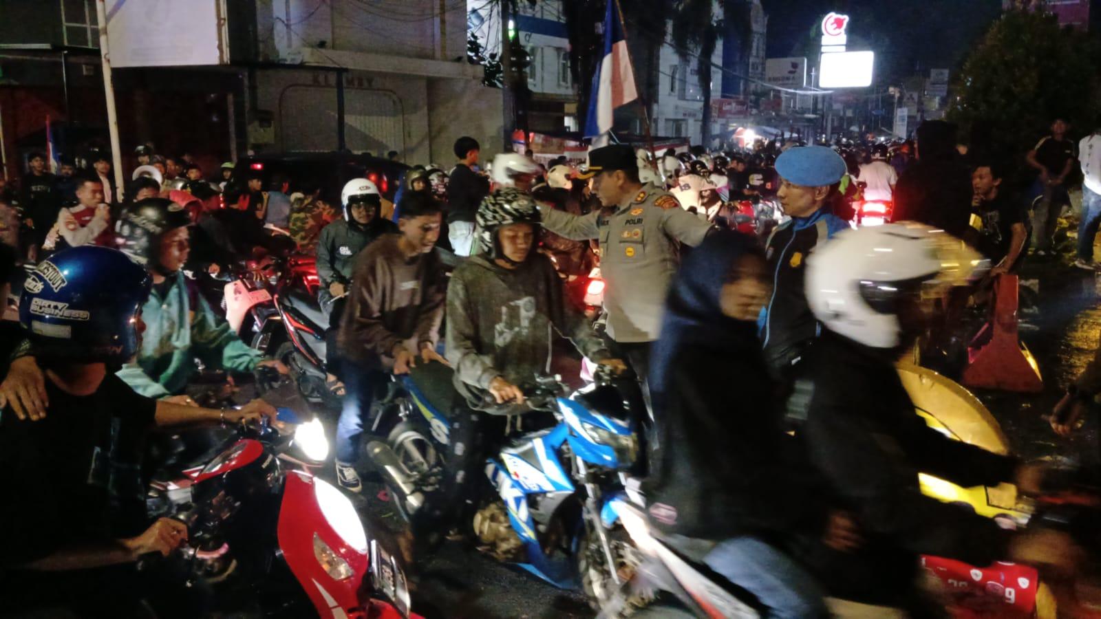 Polres Tasikmalaya Kota Bubarkan Paksa Konvoi Bobotoh Setelah Lewati Batas Waktu Perayaan