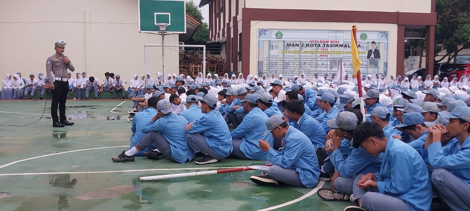 Polsek Cihideung Beri Edukasi Lalu Lintas dan Bahaya Kenakalan Remaja di MAN 2 Kota Tasikmalaya