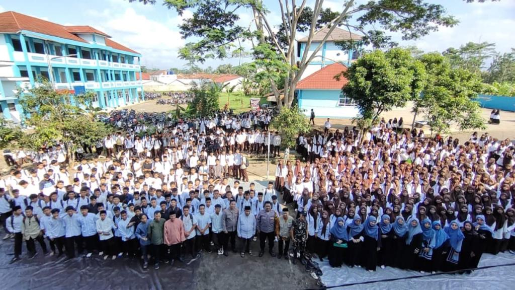 Polsek Tanjungjaya Sosialisasi Kenakalan Remaja di SMK Al Falah Cibalanarik