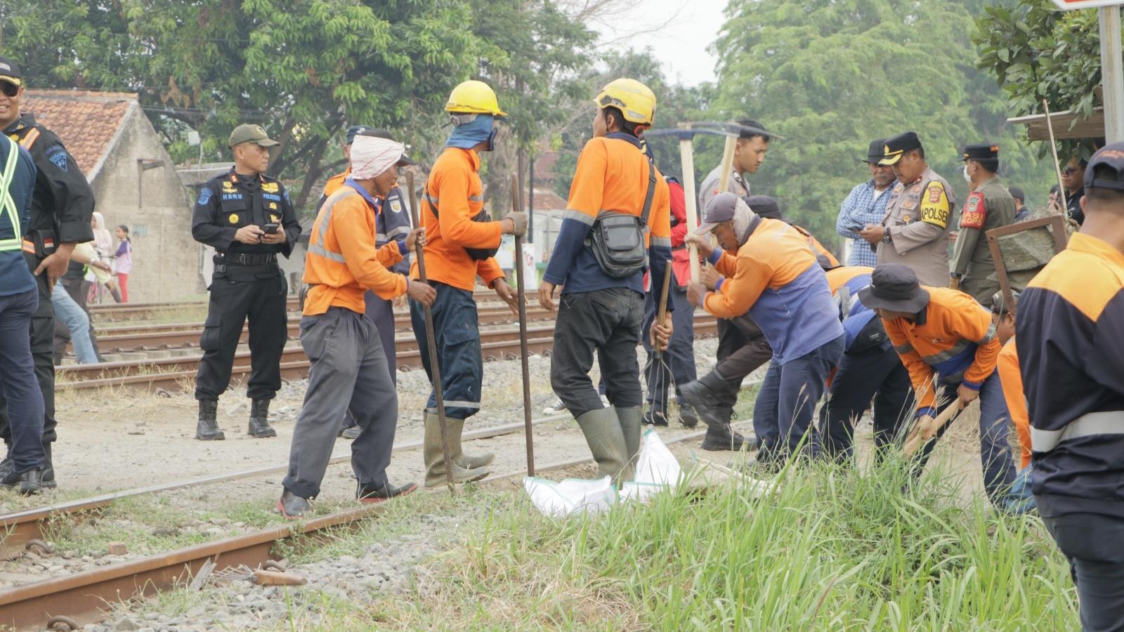 PT KAI Daop 2 Bandung Tutup 36 Perlintasan Liar Sepanjang 2024 untuk Cegah Kecelakaan