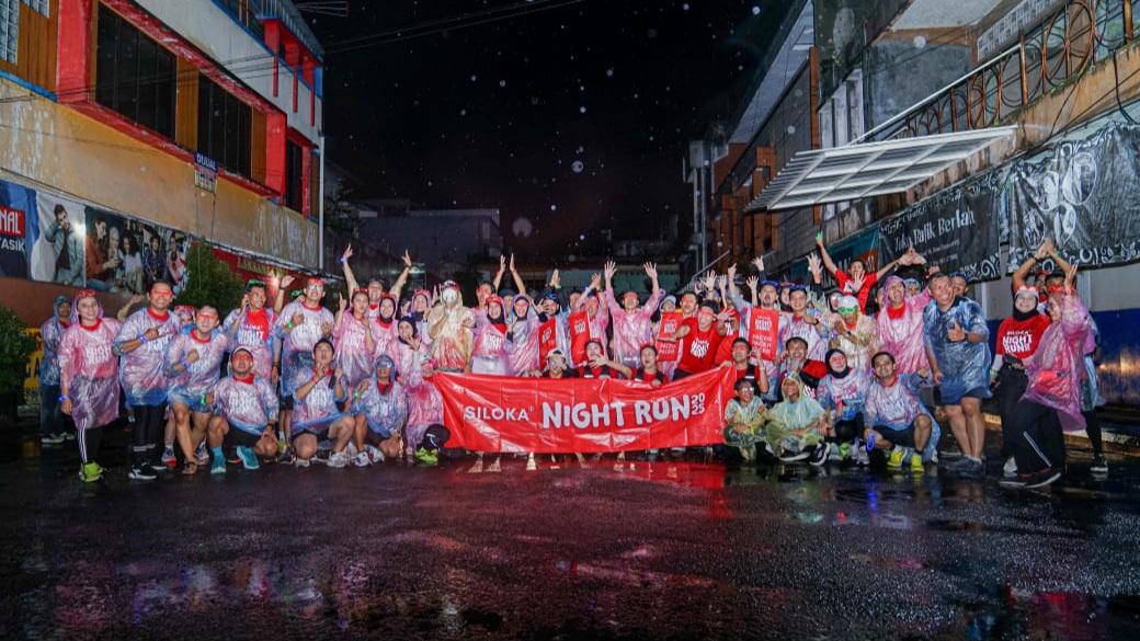 Ratusan Pelari Meriahkan Siloka Night Run 2025, Pertama di Tasikmalaya dengan Konsep Glowing Run
