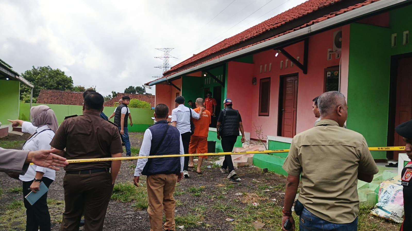 Rekonstruksi Kasus Pembunuhan Wanita di Ciamis: Tersangka Peragakan 52 Adegan, Salah Satunya Melakban Korban