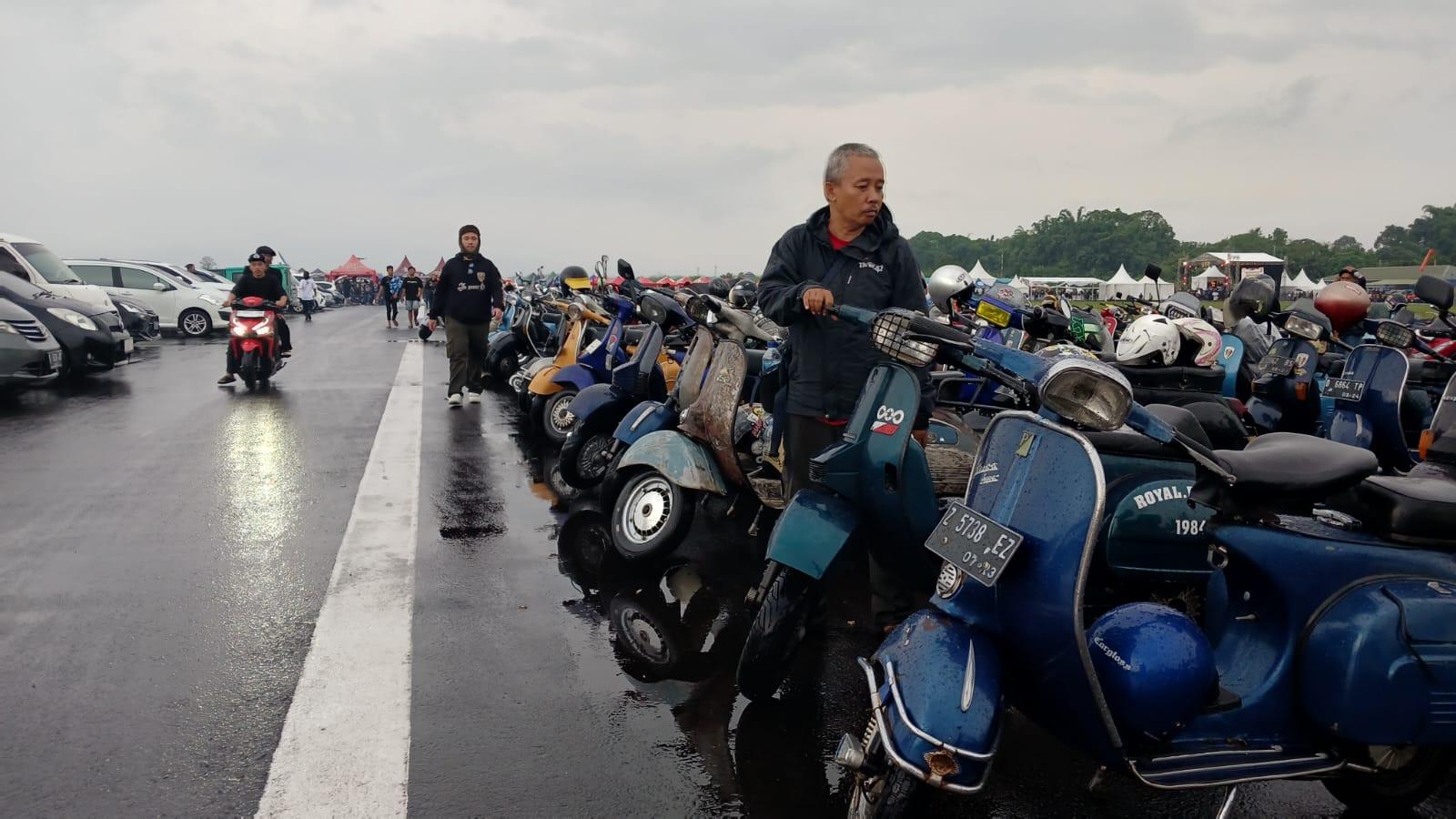 Ribuan Scooterist Hadiri Anniversary ke-31 VAC Indonesia di Lanud Wiriadinata Tasikmalaya