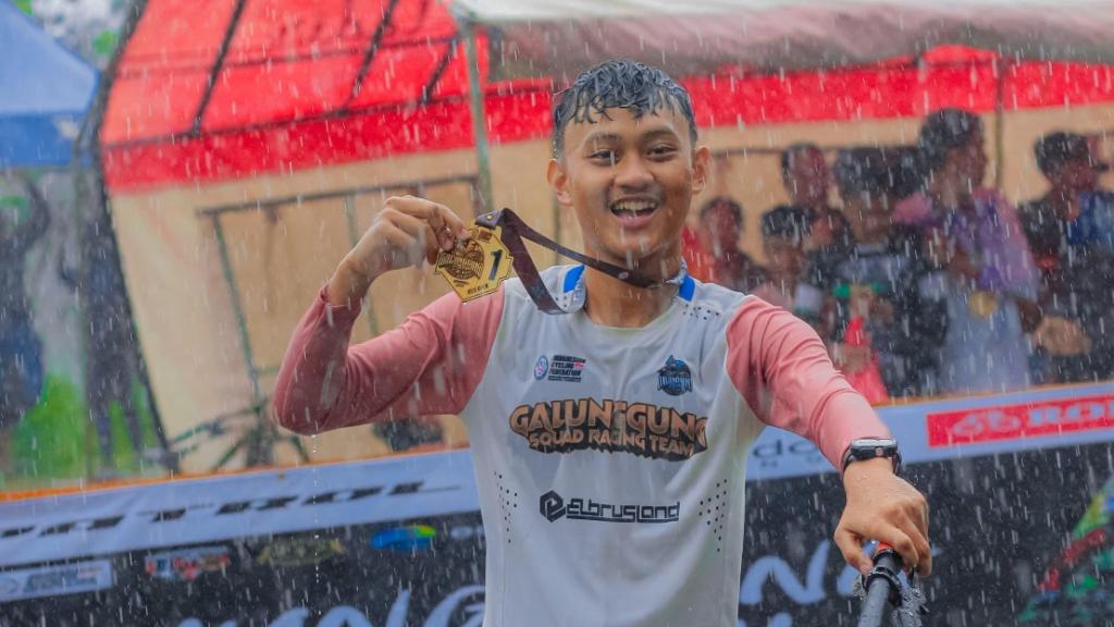 Rifki Fauzi Raih Podium 1 di Galunggung Downhill 2025, Harumkan Nama Tasikmalaya