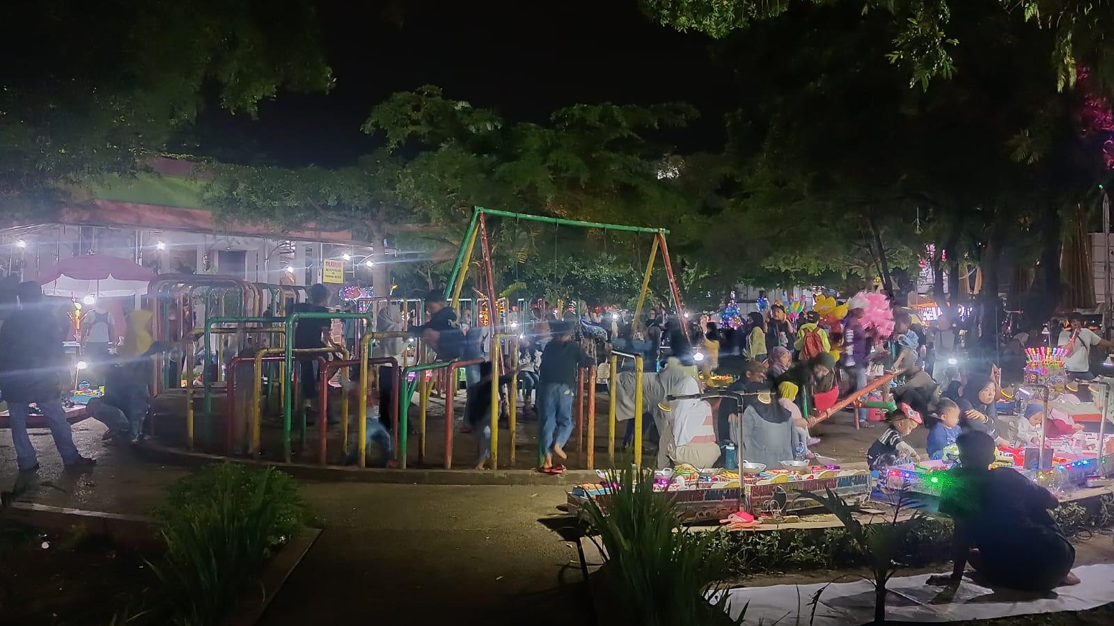 Taman Kota Tasikmalaya Jadi Tempat Favorit Warga Sambut Tahun Baru 2025