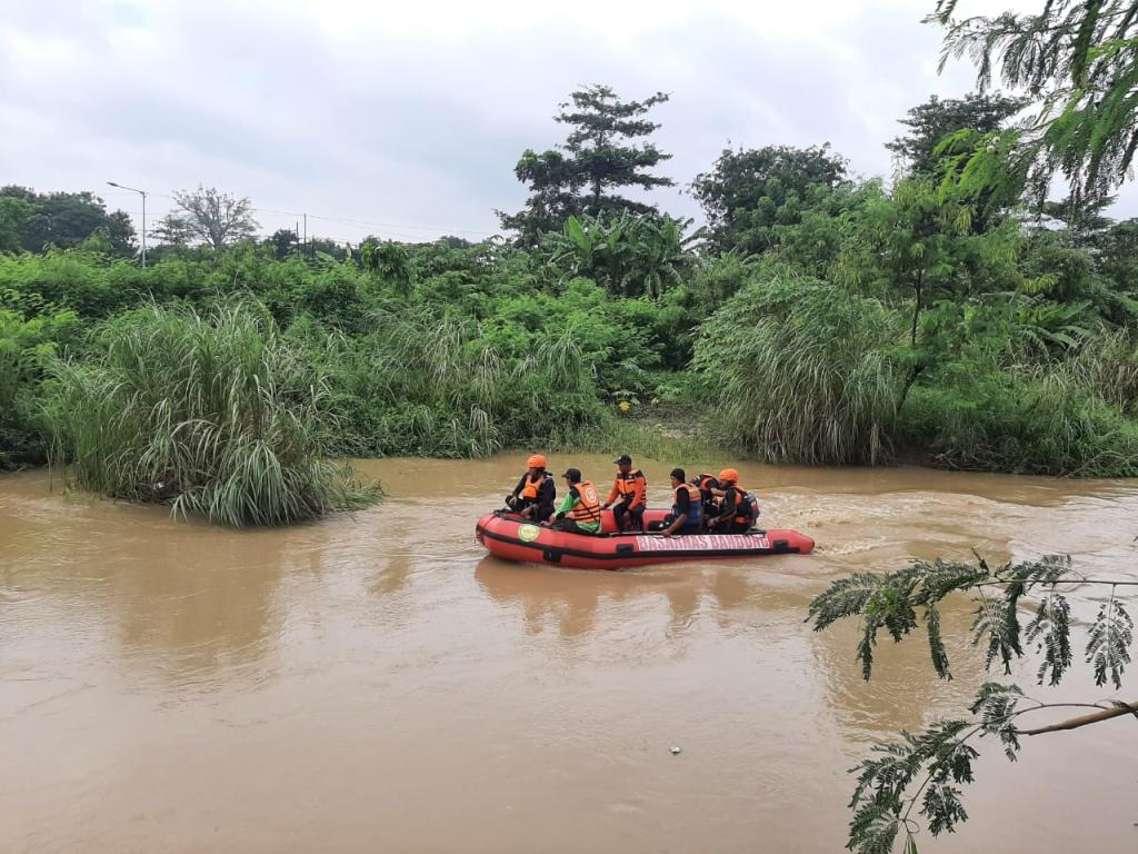 Tim SAR Gabungan Lanjutkan Pencarian Warga yang Tenggelam di Sungai Ciberes Cirebon