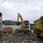 Tumpukan Sampah di Pasar Cikurubuk Akhirnya Dibersihkan Secara Maraton, Kabid Sampah DLH Ngantor di TPS
