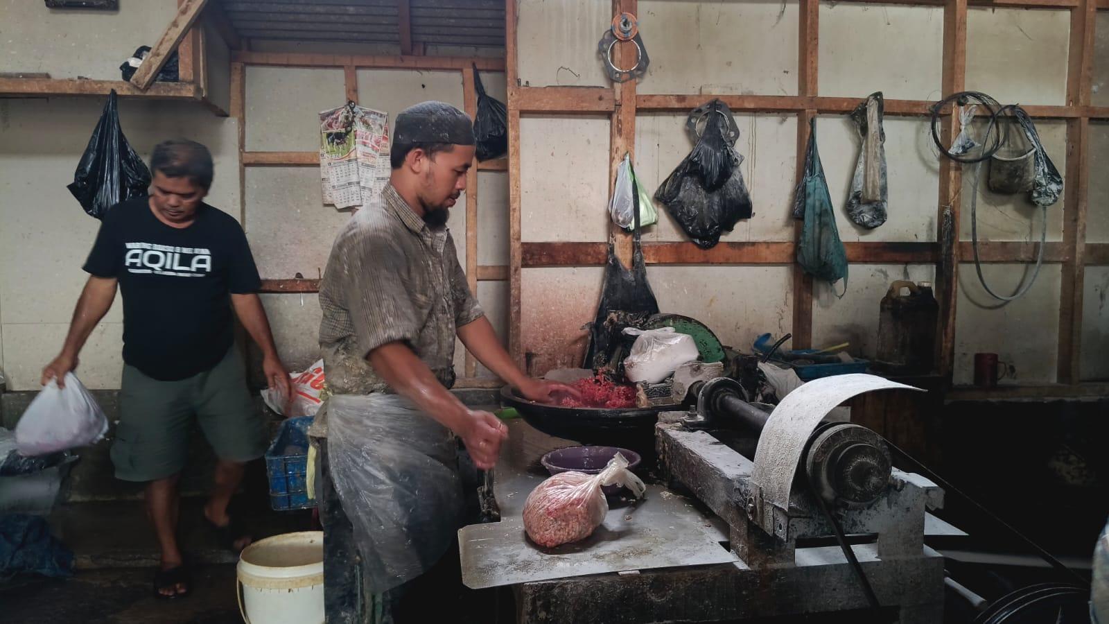 Usai Idul Adha, Warga Tasikmalaya Ramai-ramai Giling Daging Kurban untuk Dijadikan Bakso