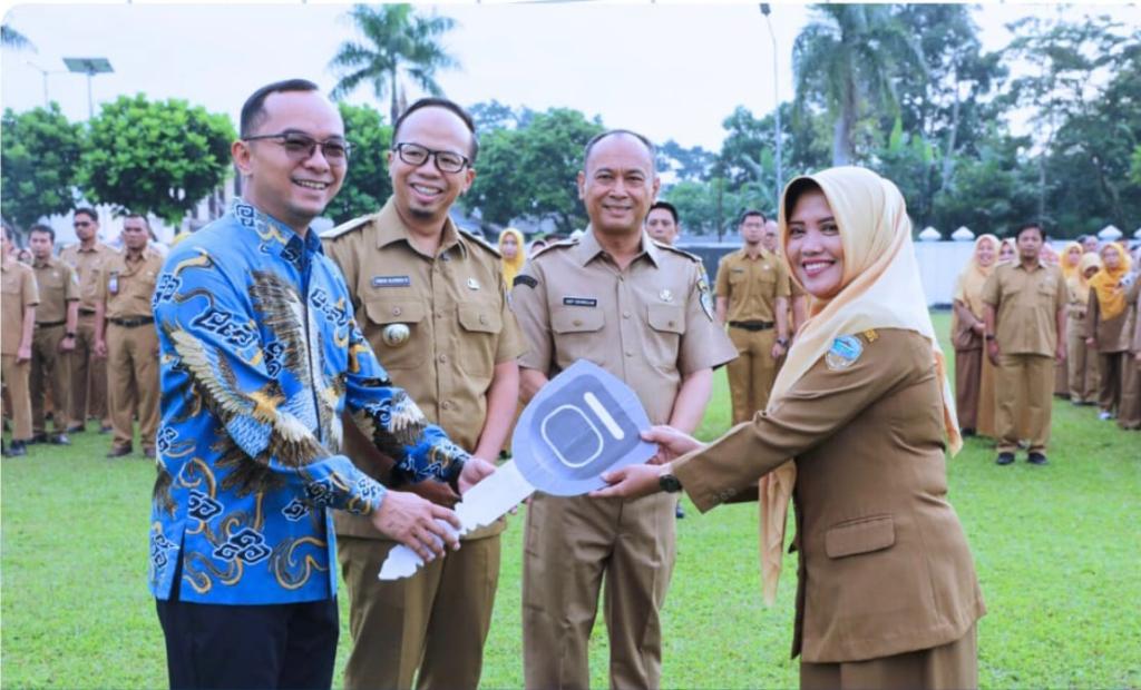 Wali Kota Tasikmalaya Pimpin Apel Pagi Gabungan dan Serahkan Motor Listrik untuk Program Bakul Tasik