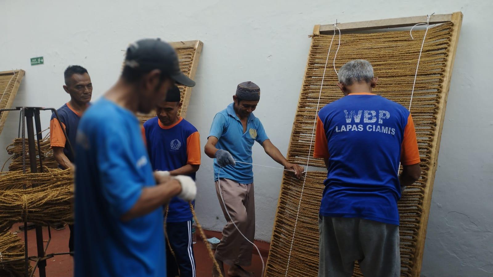 Warga Binaan Lapas Ciamis Produksi Coir Net untuk Ekspor ke Korea Selatan