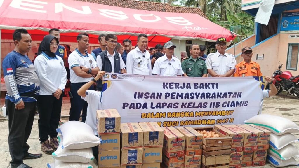 Warga Binaan Lapas Kelas IIB Ciamis Turun Bantu Korban Bencana di Pamarican Jelang Ramadan